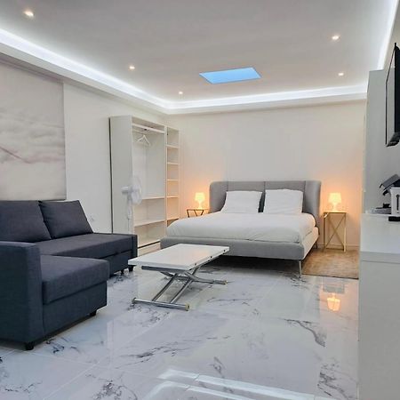 Studio Spacieux Metro 14 Paris オルリー エクステリア 写真